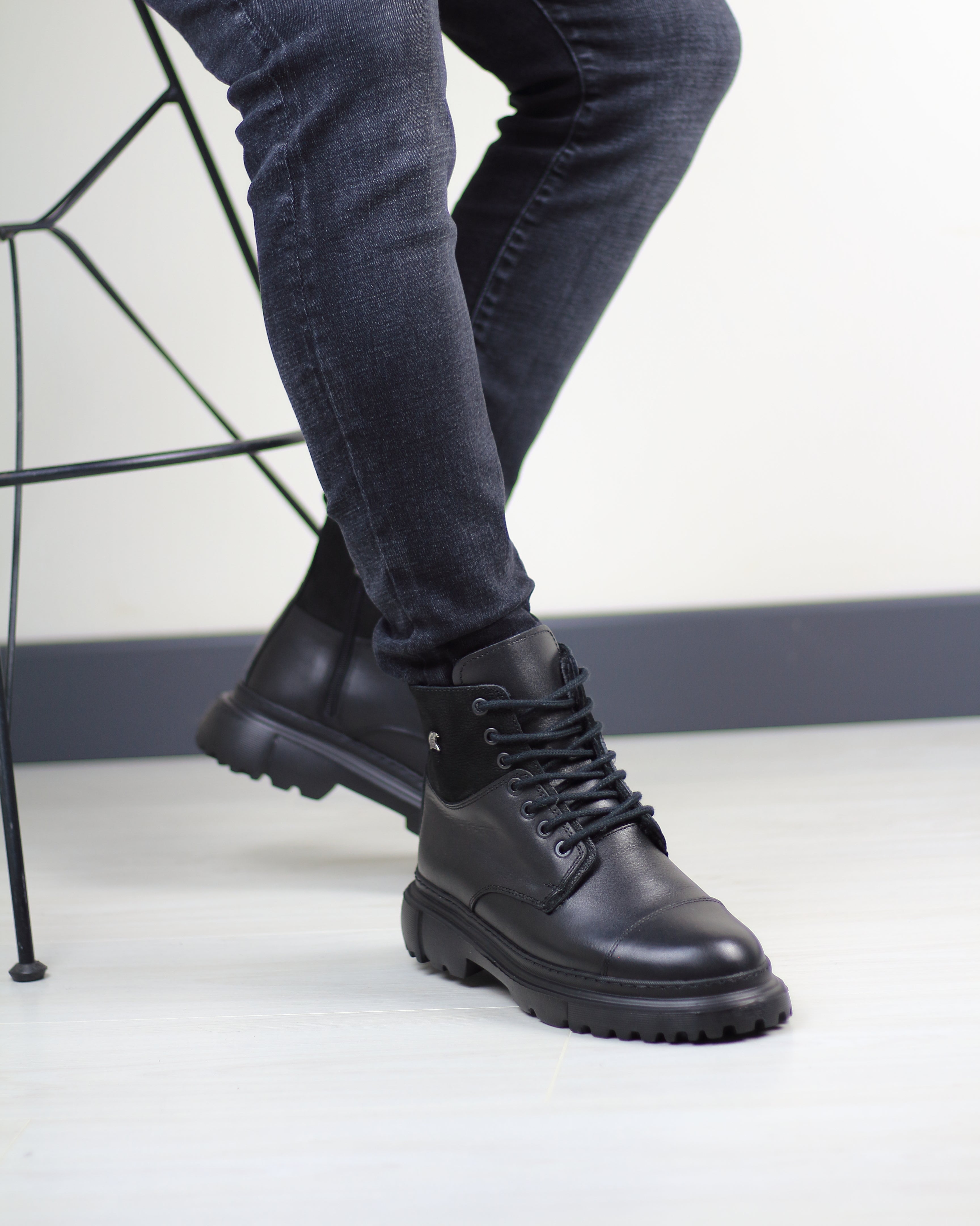 SİYAH DERİ ERKEK BOT