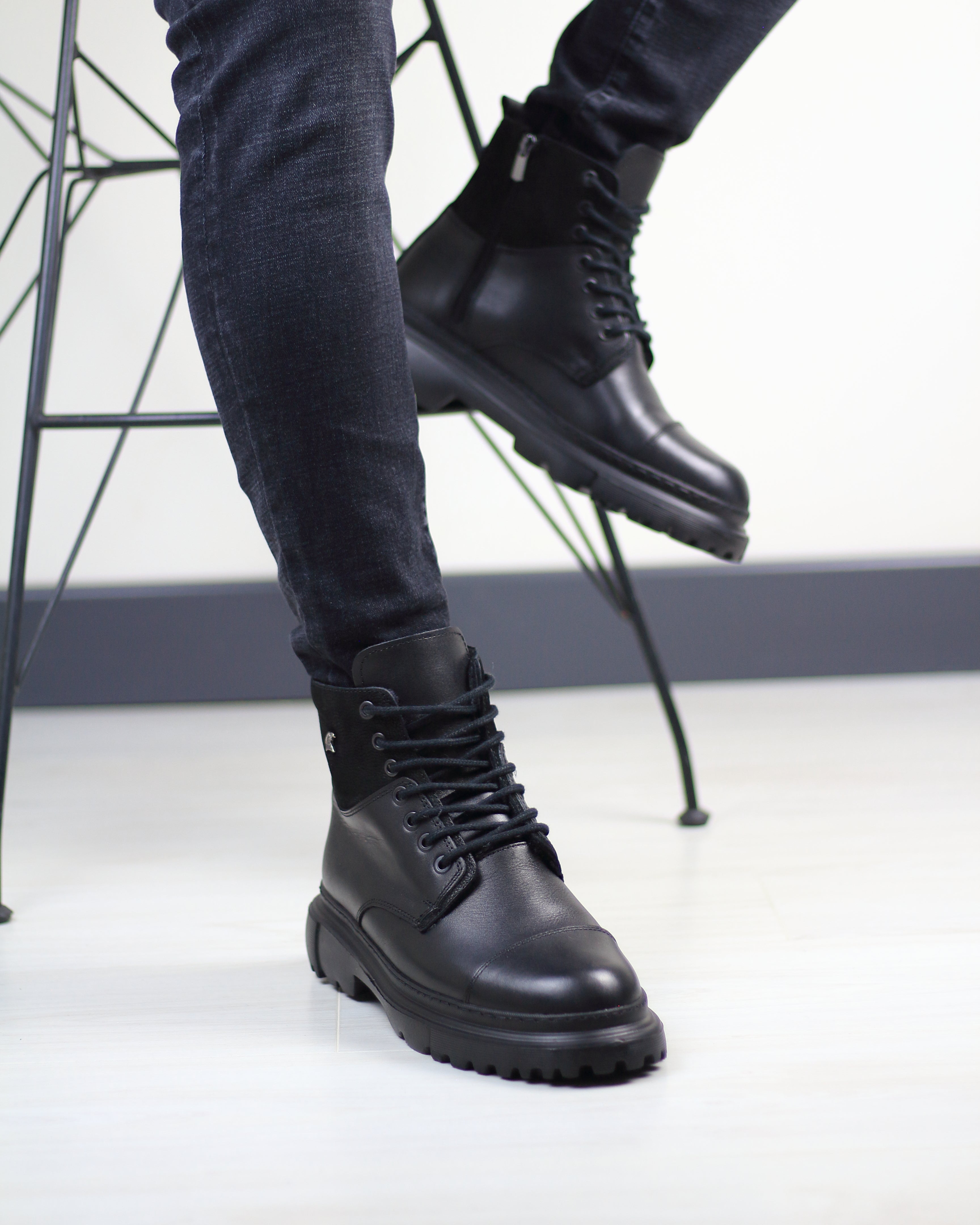 SİYAH DERİ ERKEK BOT