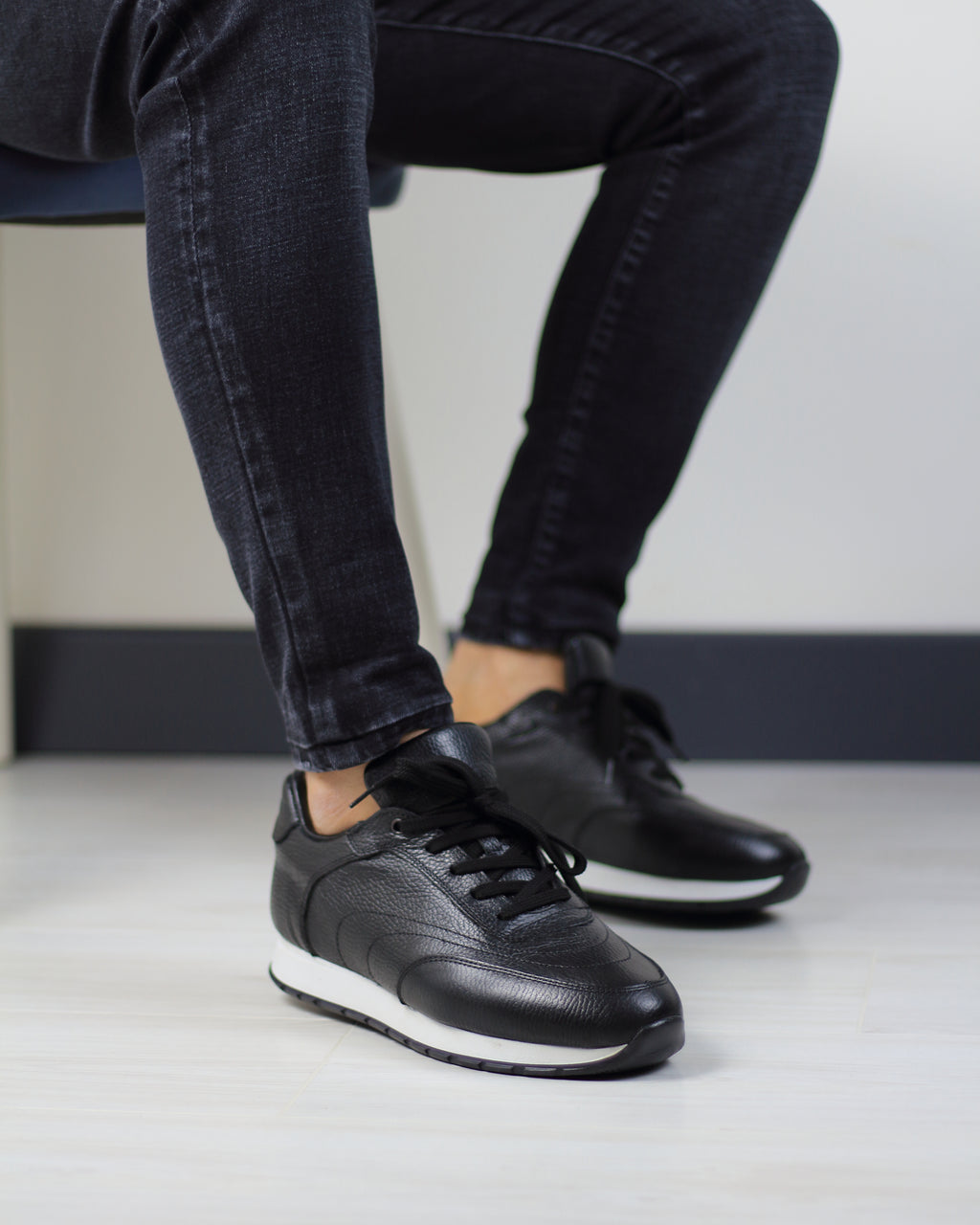 SİYAH DERİ ERKEK SPOR AYAKKABI