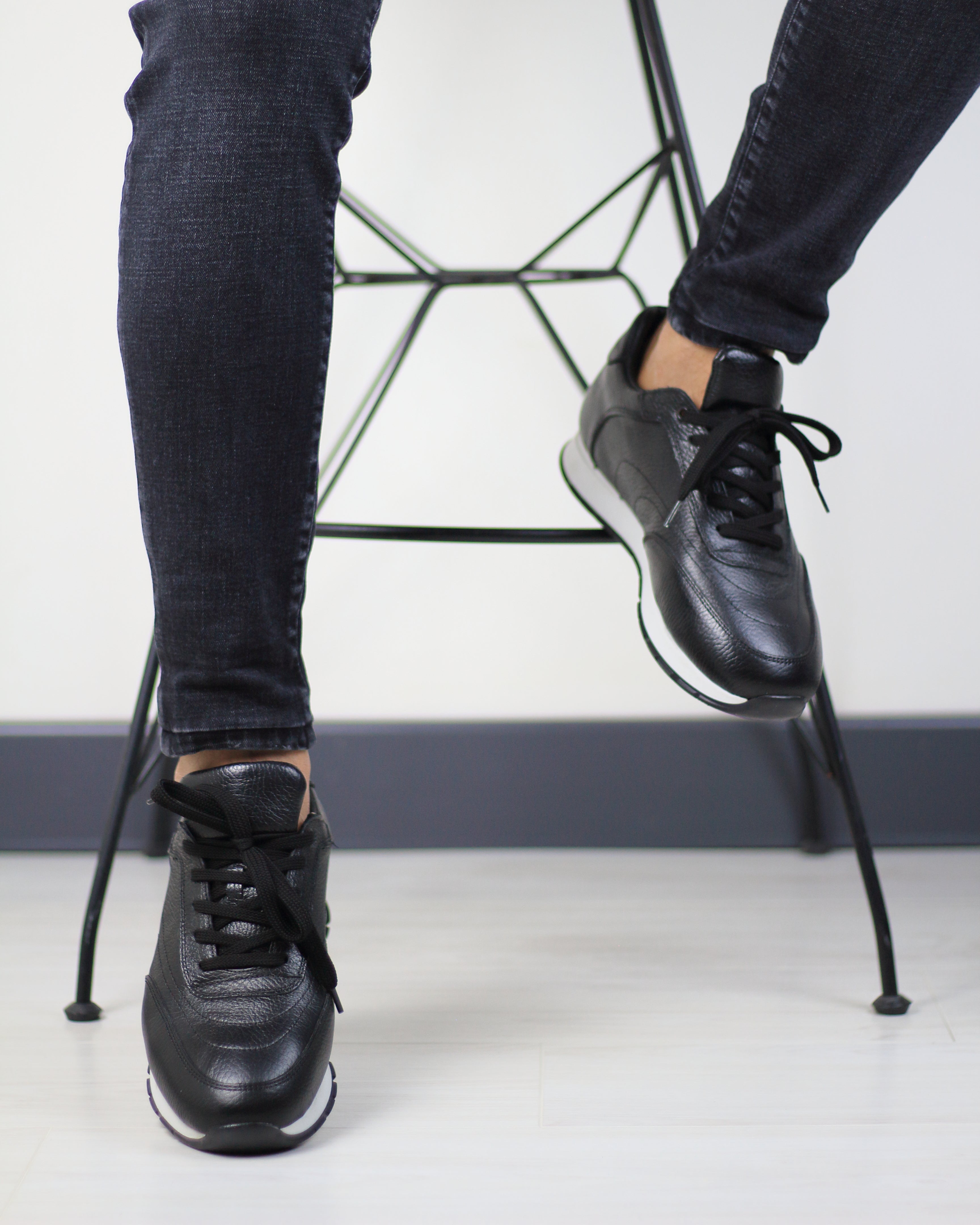 SİYAH DERİ ERKEK SPOR AYAKKABI